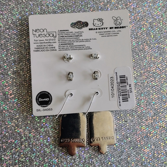 Set of 3 Hello Kitty earrings - Picture 2 of 2